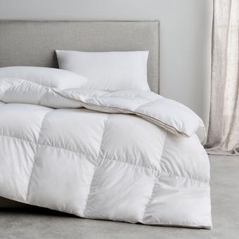 Pure Indulgence 95/5 Goose Down & Feather Quilt (snow)