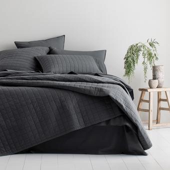 Reilly Bed Cover (carbon)