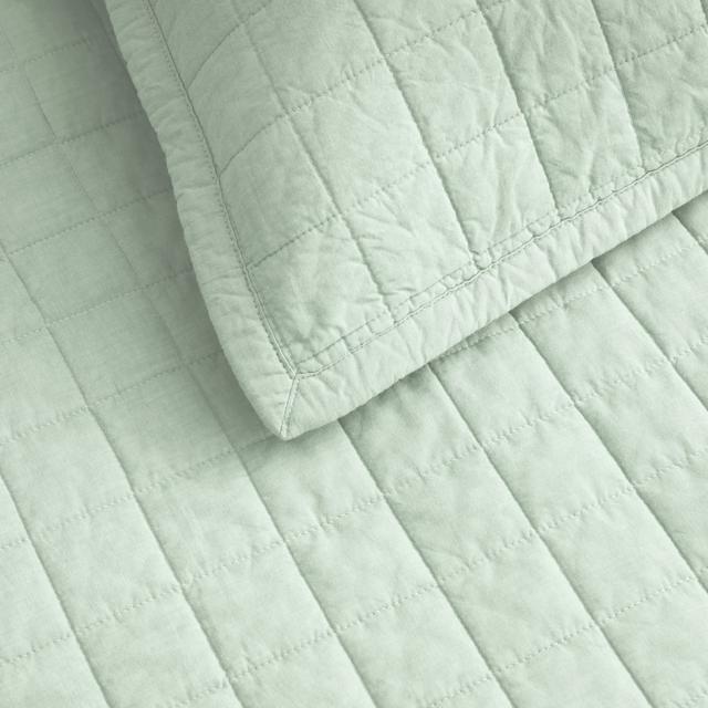 Reilly Bed Cover in light peppermint
