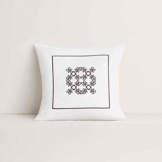 Trellis Square Cushion in snow/midnight