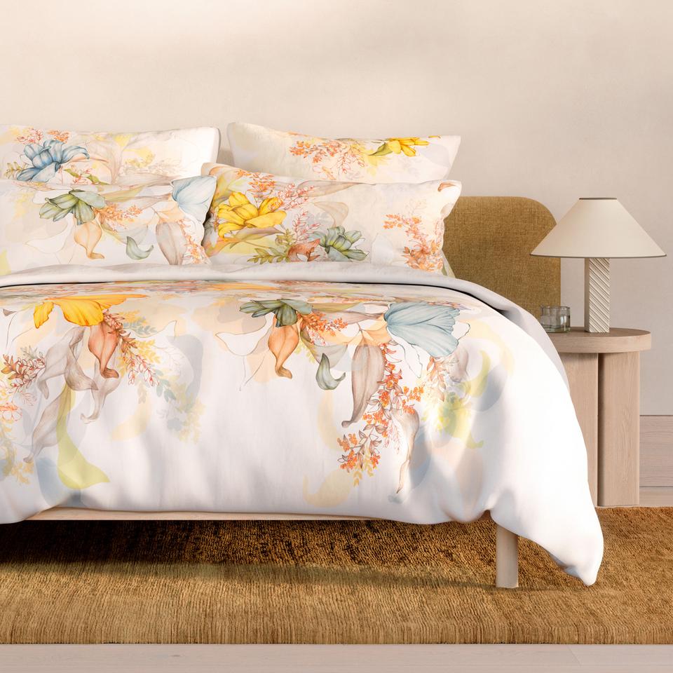 Treni Quilt Cover in white