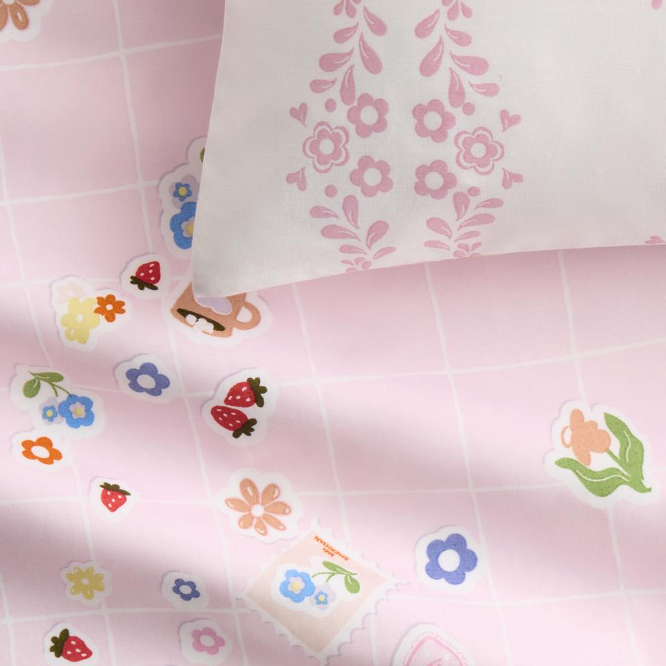 Stickerland Quilt Cover Set in multi