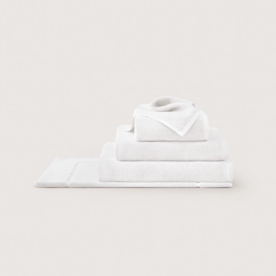 Calloway Towel Collection white