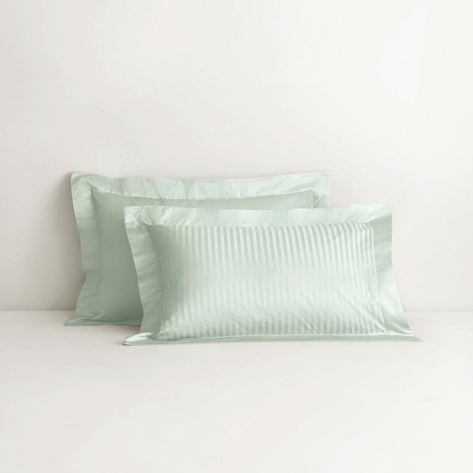 1200TC Millennia Tailored Pillowcase in light peppermint